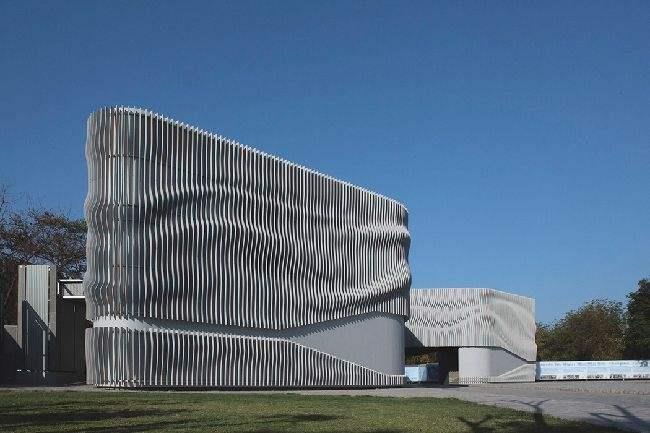 邵武浅谈现代建筑采用网架结构安装的主要优势和应用